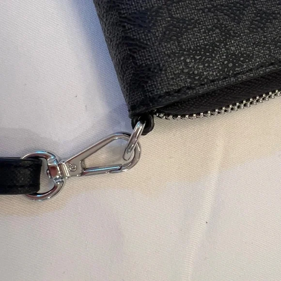 Michael Kors Like New Black Wallet - Picture 4 of 10